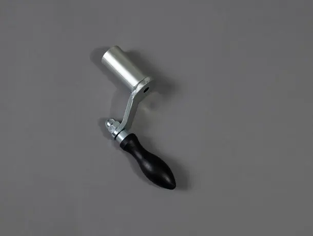 Handkurbel mit Ballengriff